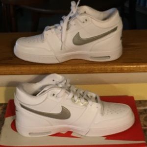 NIB  Men’s Nike Air Classic Mid Sneakers Size 8
